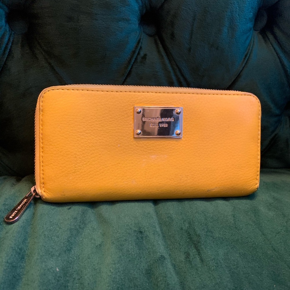 Michael kors wallet